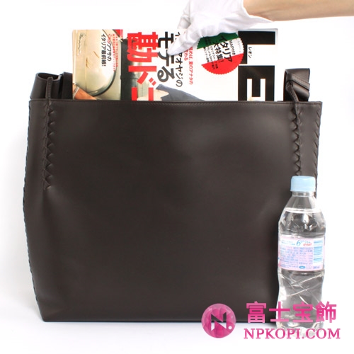 Bottega Veneta/ボッテガ・ヴェネタ  カーフレザー ショルダーバッグ ダークブラウン 221065V46512040